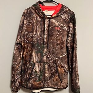 Woman’s under armour camo